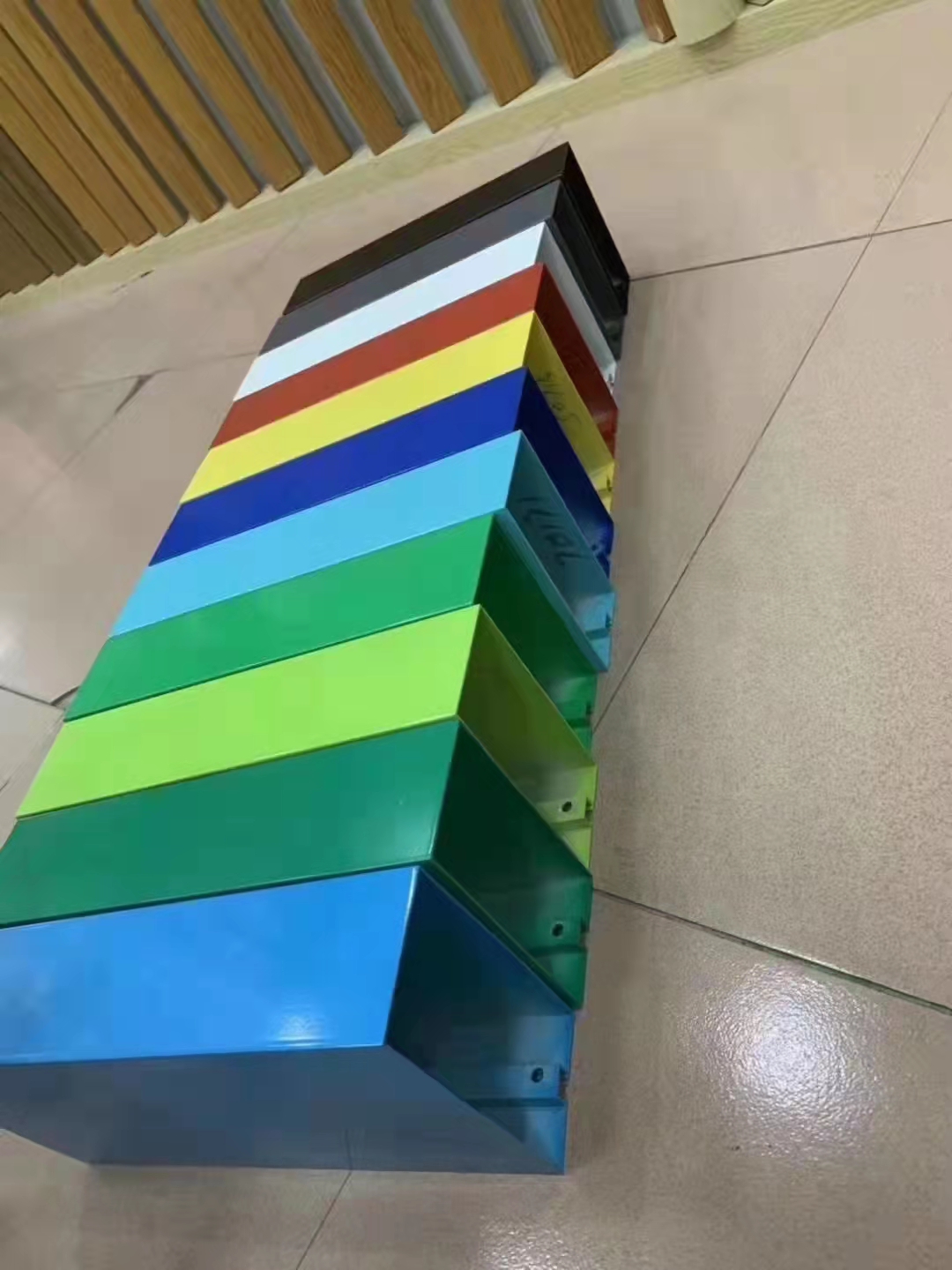佛山U型鋁方通批發(fā)廠家--雄霸建材